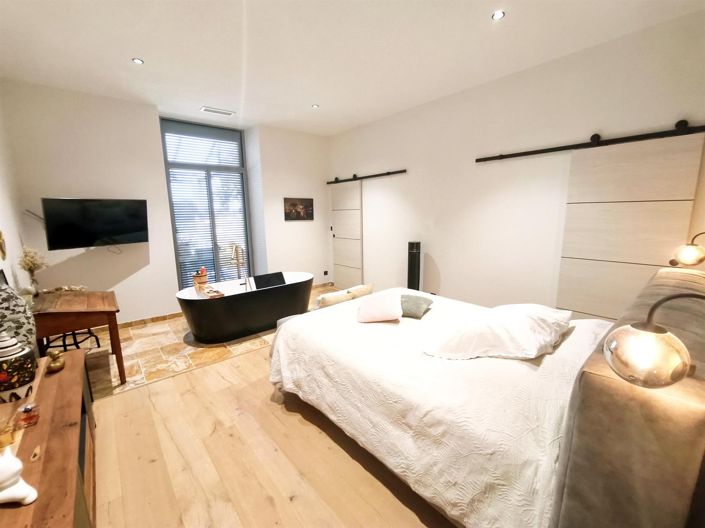 Image No.12-6 Bed House for sale