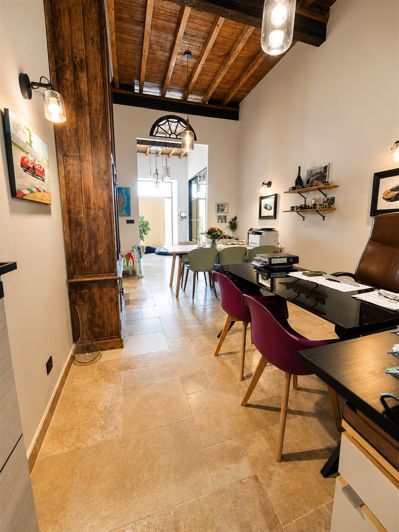 Image No.18-6 Bed House for sale