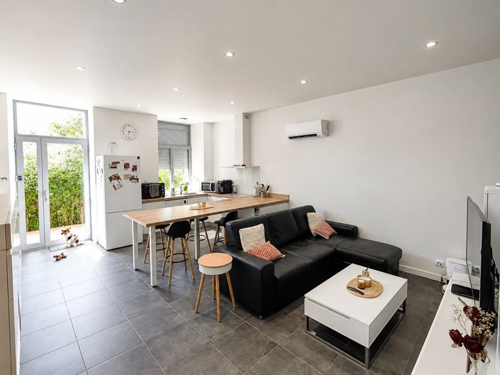 Image No.23-6 Bed House for sale