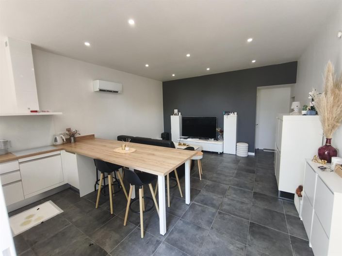 Image No.24-6 Bed House for sale