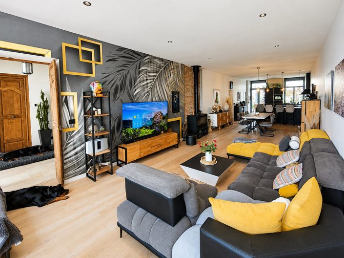 Image No.8-6 Bed House for sale