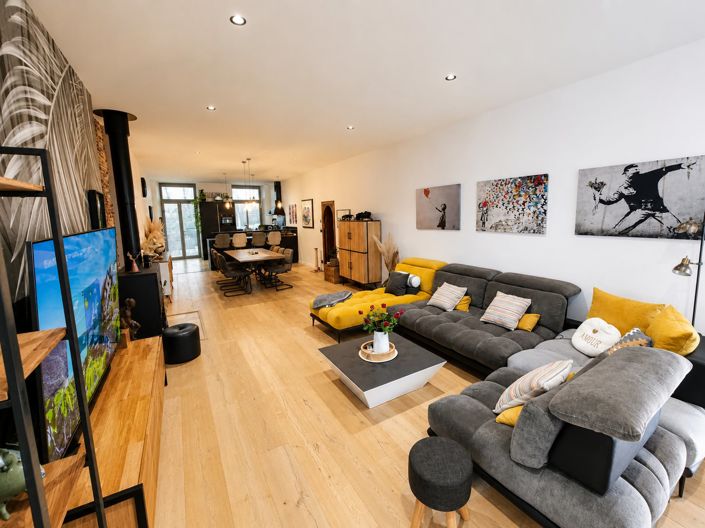 Image No.9-6 Bed House for sale