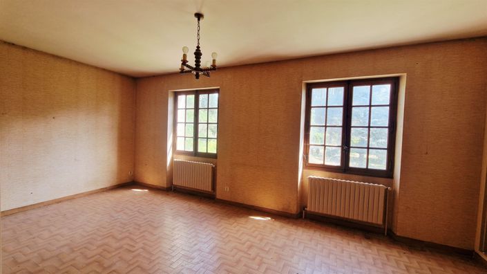 Image No.12-5 Bed House for sale