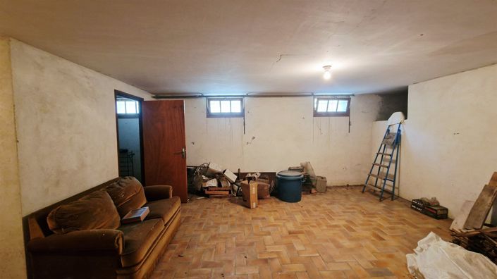 Image No.18-5 Bed House for sale