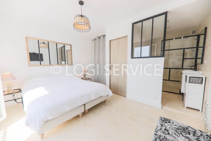 Image No.2-4 Bed House for sale