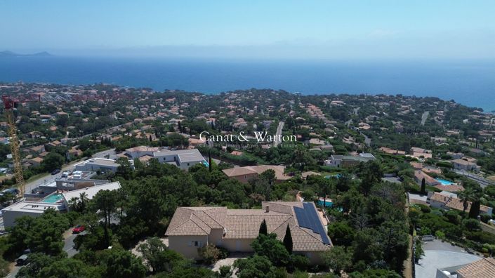 Image No.2-6 Bed House for sale