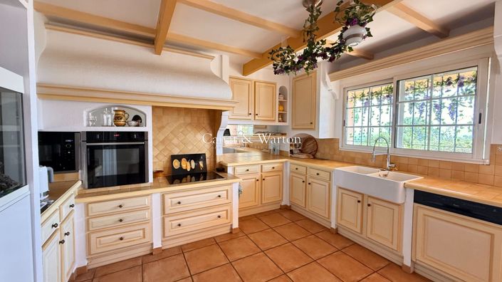 Image No.7-6 Bed House for sale