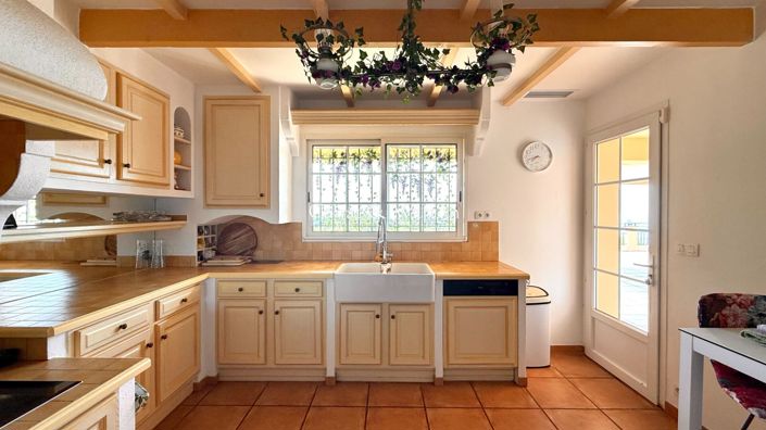 Image No.9-6 Bed House for sale