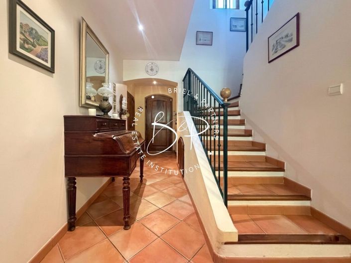 Image No.6-6 Bed House for sale