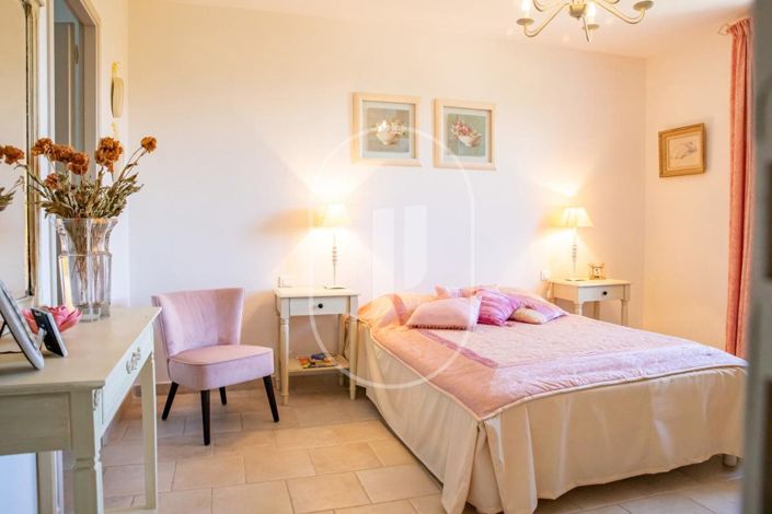 Image No.14-4 Bed House for sale