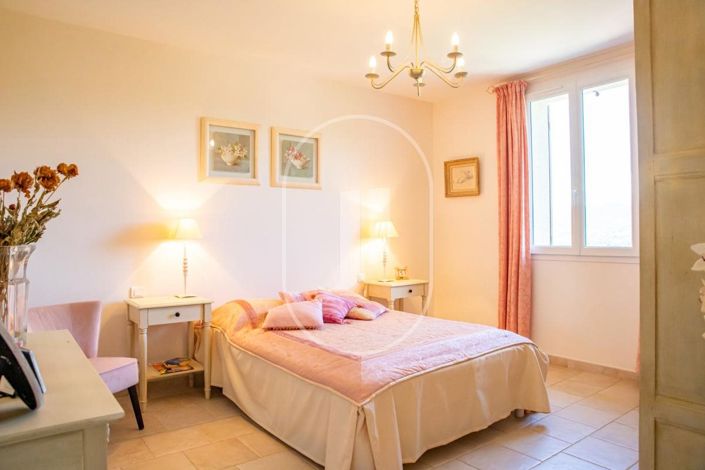 Image No.18-4 Bed House for sale
