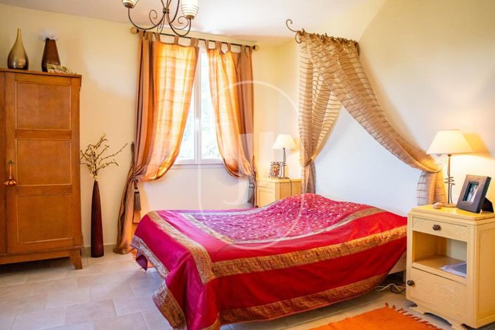 Image No.21-4 Bed House for sale