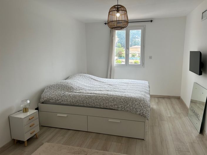 Image No.7-5 Bed House for sale