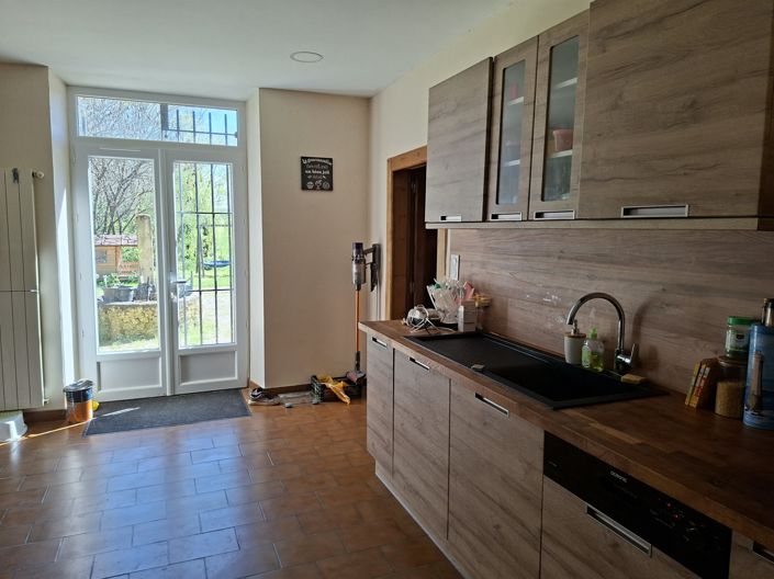 Image No.8-6 Bed House for sale