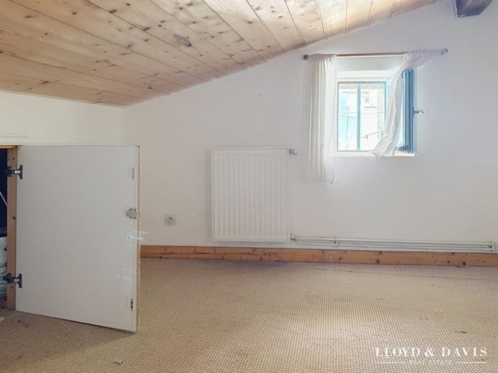 Image No.14-4 Bed House for sale