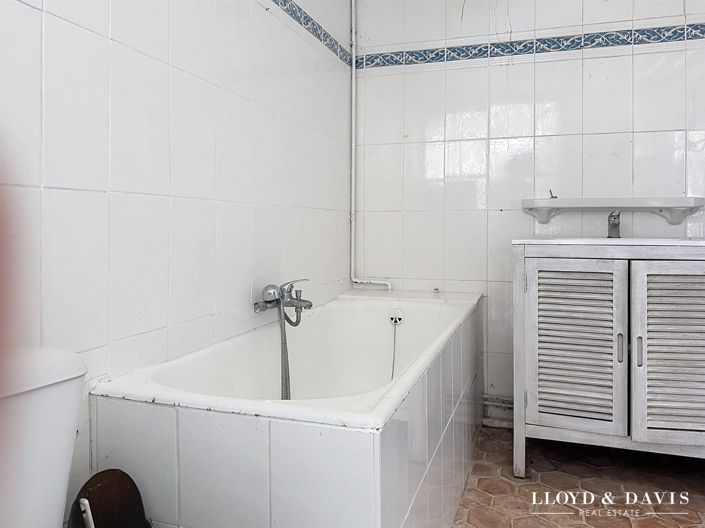 Image No.18-4 Bed House for sale