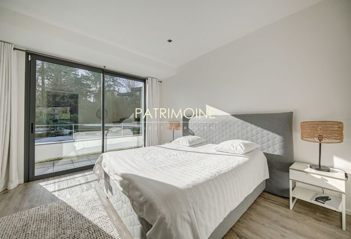Image No.15-6 Bed House for sale
