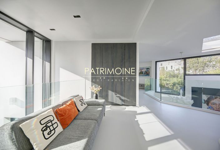 Image No.17-6 Bed House for sale