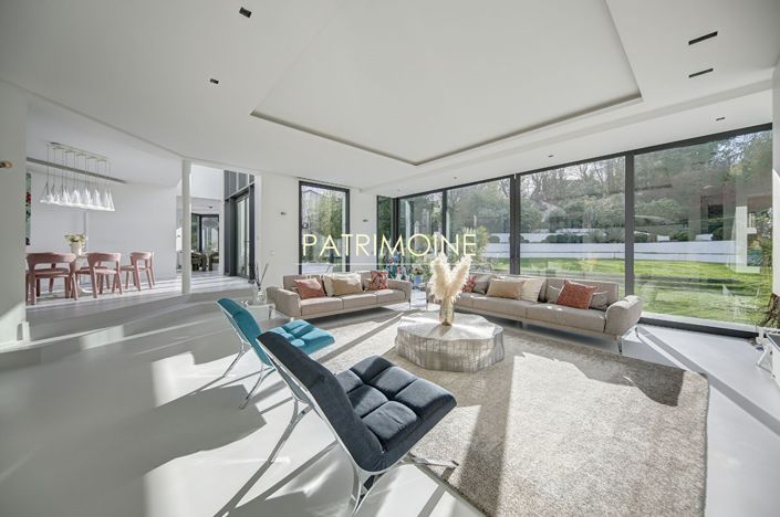 Image No.4-6 Bed House for sale