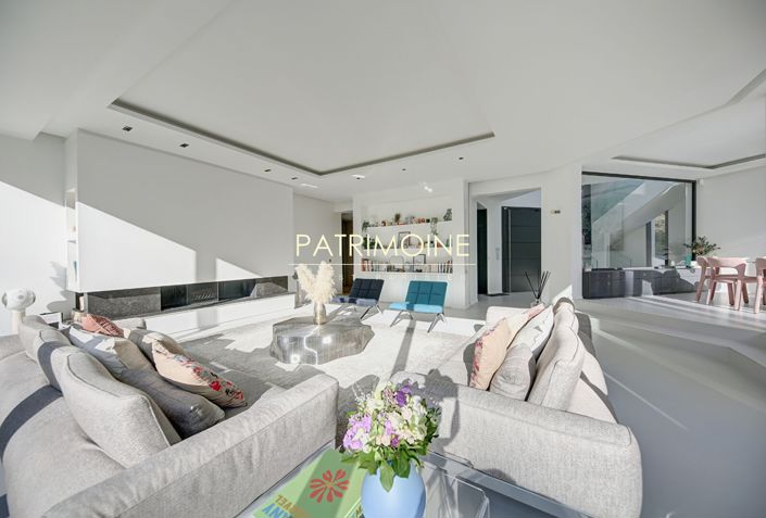Image No.7-6 Bed House for sale