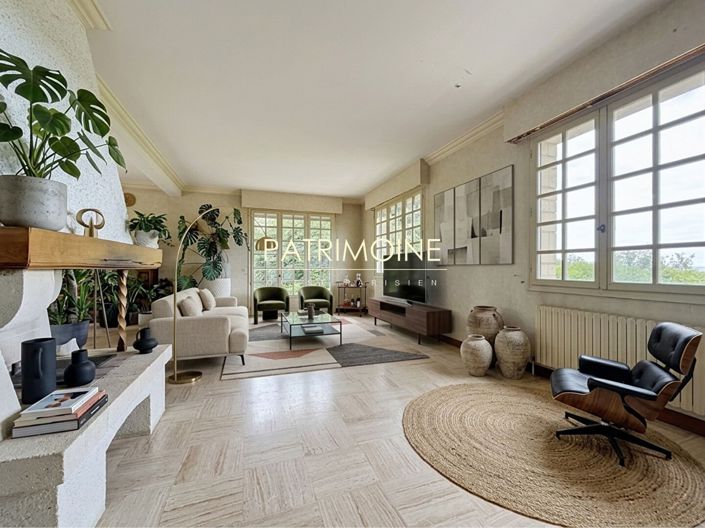 Image No.6-5 Bed House for sale