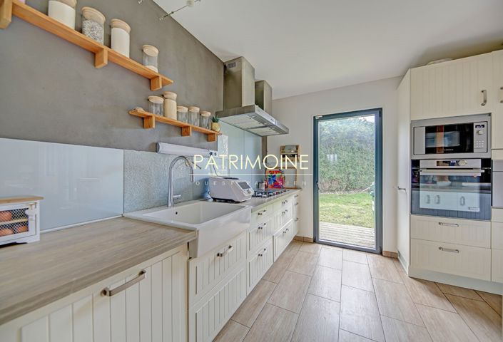 Image No.8-4 Bed House for sale