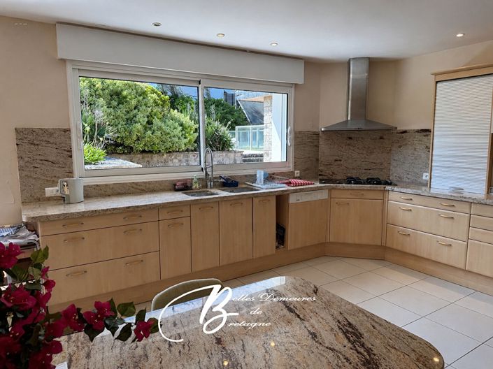 Image No.18-7 Bed House for sale