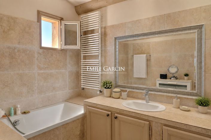Image No.9-6 Bed House for sale