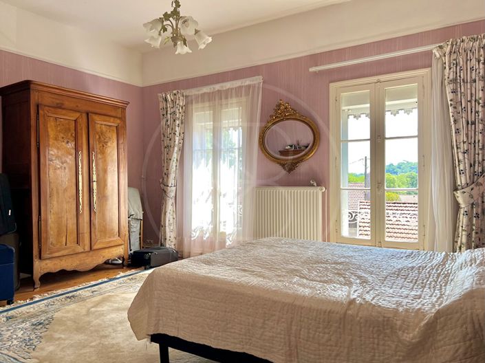 Image No.10-8 Bed House for sale
