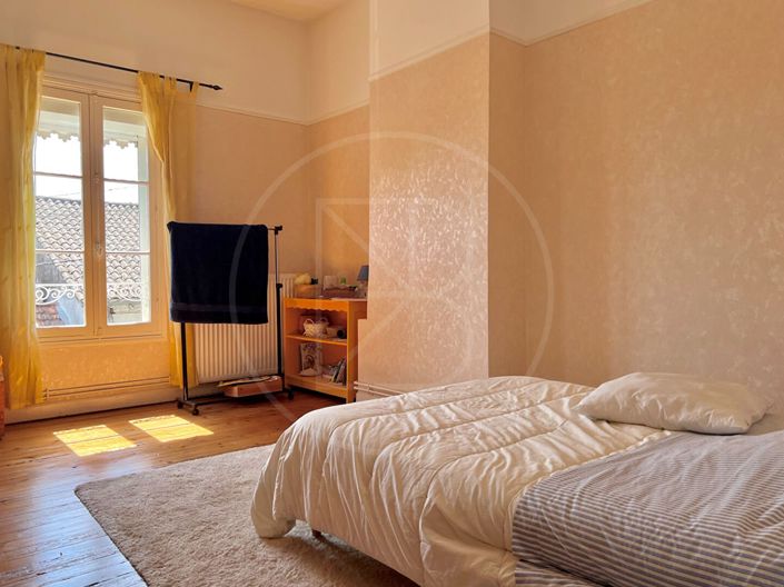 Image No.11-8 Bed House for sale