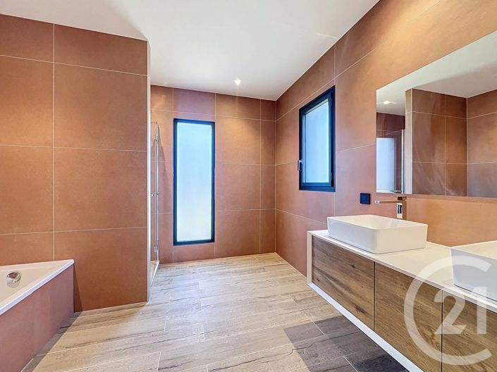 Image No.16-3 Bed House for sale