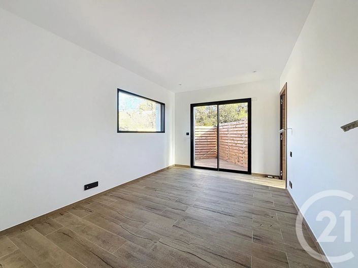 Image No.17-3 Bed House for sale