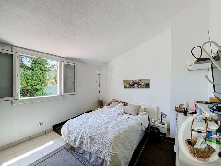 Image No.8-2 Bed House for sale