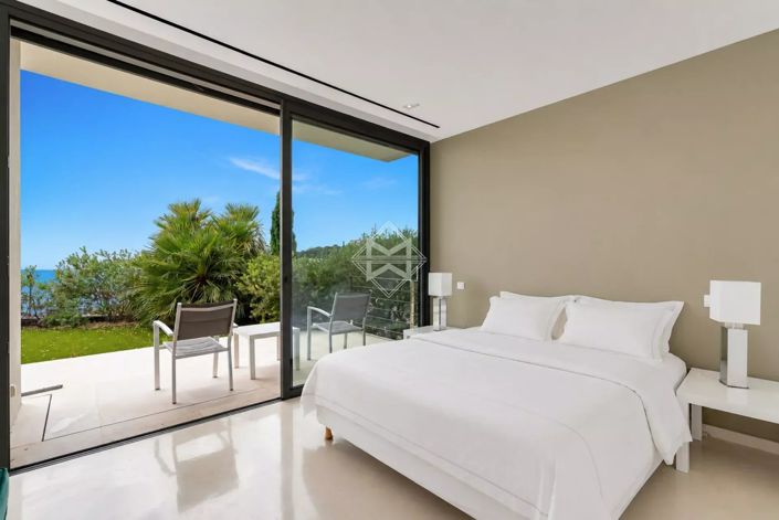 Image No.12-4 Bed House for sale