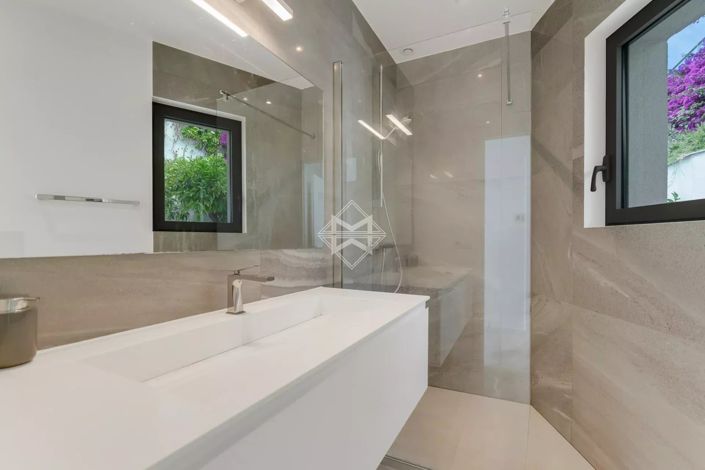 Image No.16-4 Bed House for sale