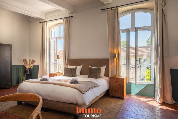 Image No.6-9 Bed Property for sale
