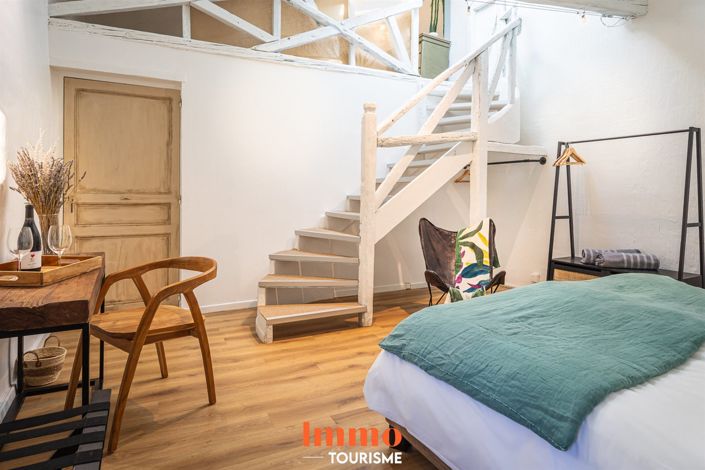 Image No.9-9 Bed Property for sale