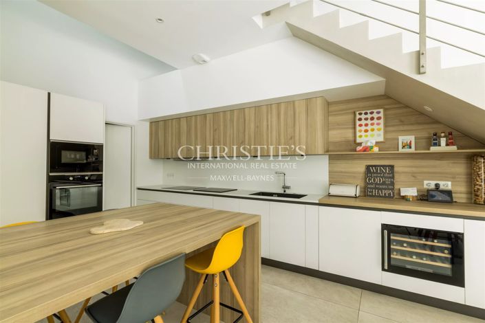 Image No.11-5 Bed House for sale