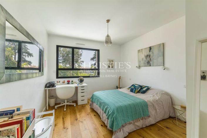 Image No.16-5 Bed House for sale