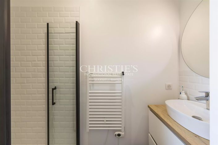 Image No.17-5 Bed House for sale