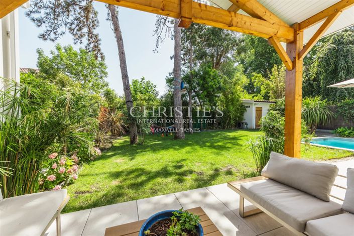 Image No.6-5 Bed House for sale