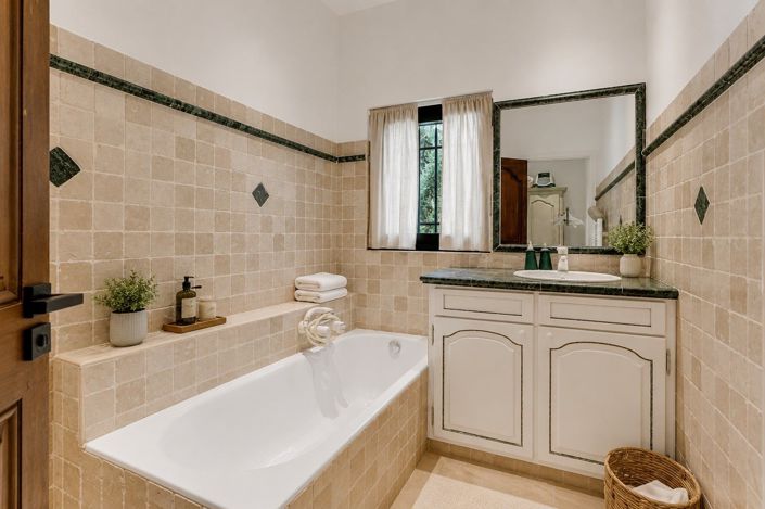 Image No.26-5 Bed House for sale