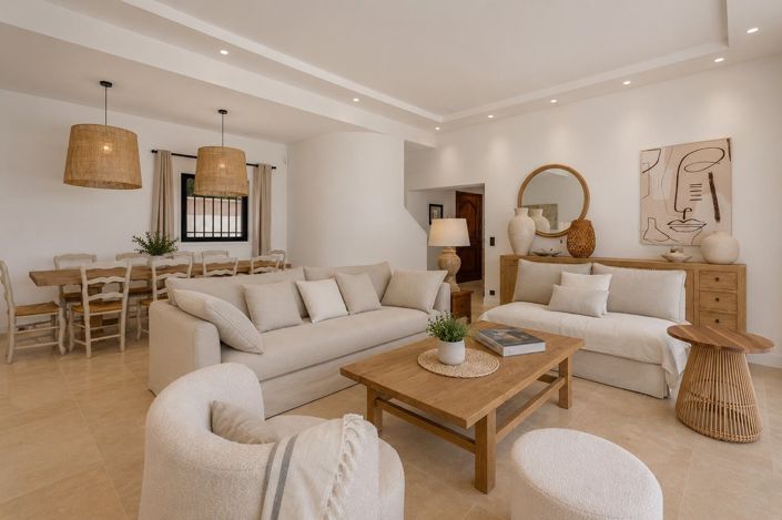 Image No.8-5 Bed House for sale