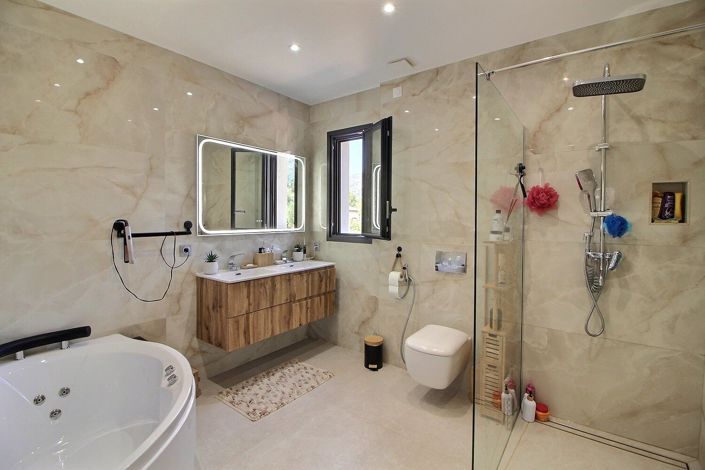 Image No.16-4 Bed House for sale