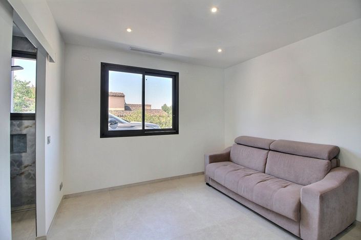 Image No.17-4 Bed House for sale