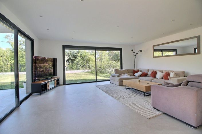 Image No.6-4 Bed House for sale