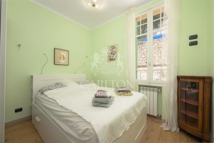 Image No.20-4 Bed House for sale