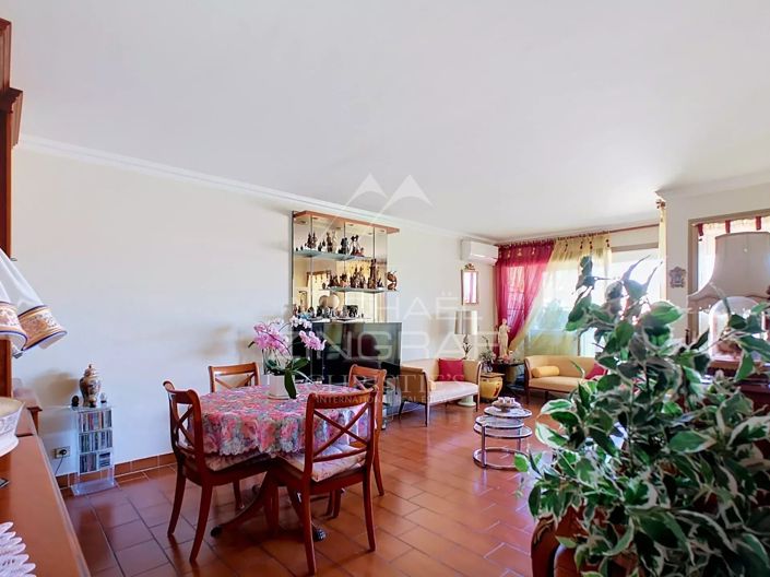 Image No.20-2 Bed Apartment for sale