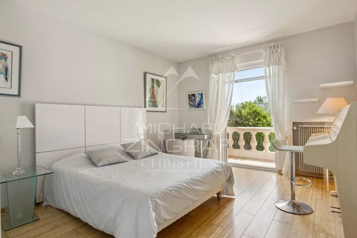 Image No.9-6 Bed House for sale