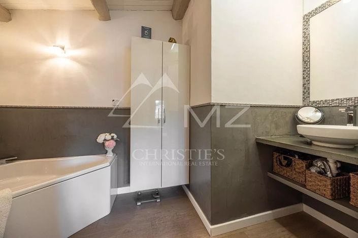 Image No.9-4 Bed House for sale